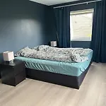 Spacious Detached House With Garden Perfect For Ons & *