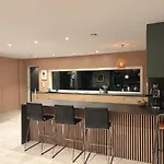 Spacious Detached House With Garden Perfect For Ons & 아파트 스타방에르