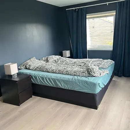 Spacious Detached House With Garden Perfect For Ons & *