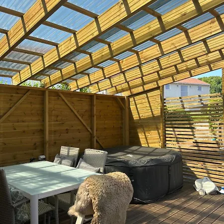 Spacious Detached House With Garden Perfect For Ons & Apartman *