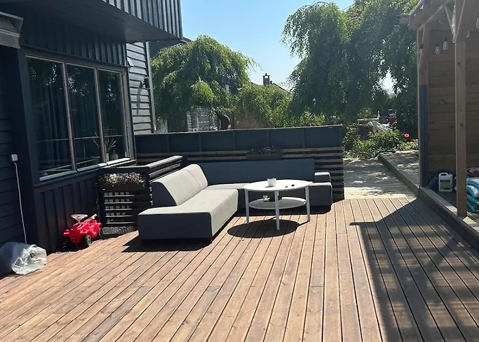 Spacious Detached House With Garden Perfect For Ons &