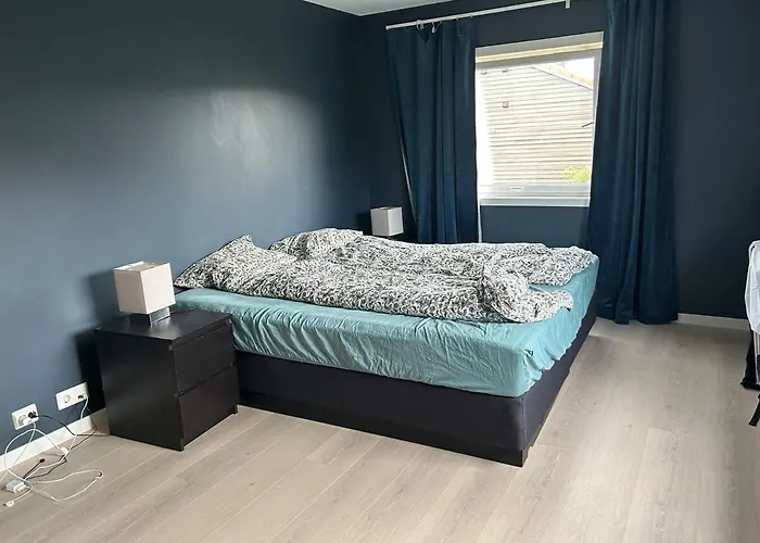 Spacious Detached House With Garden Perfect For Ons & *