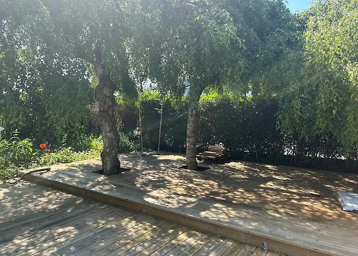 Spacious Detached House With Garden Perfect For Ons &